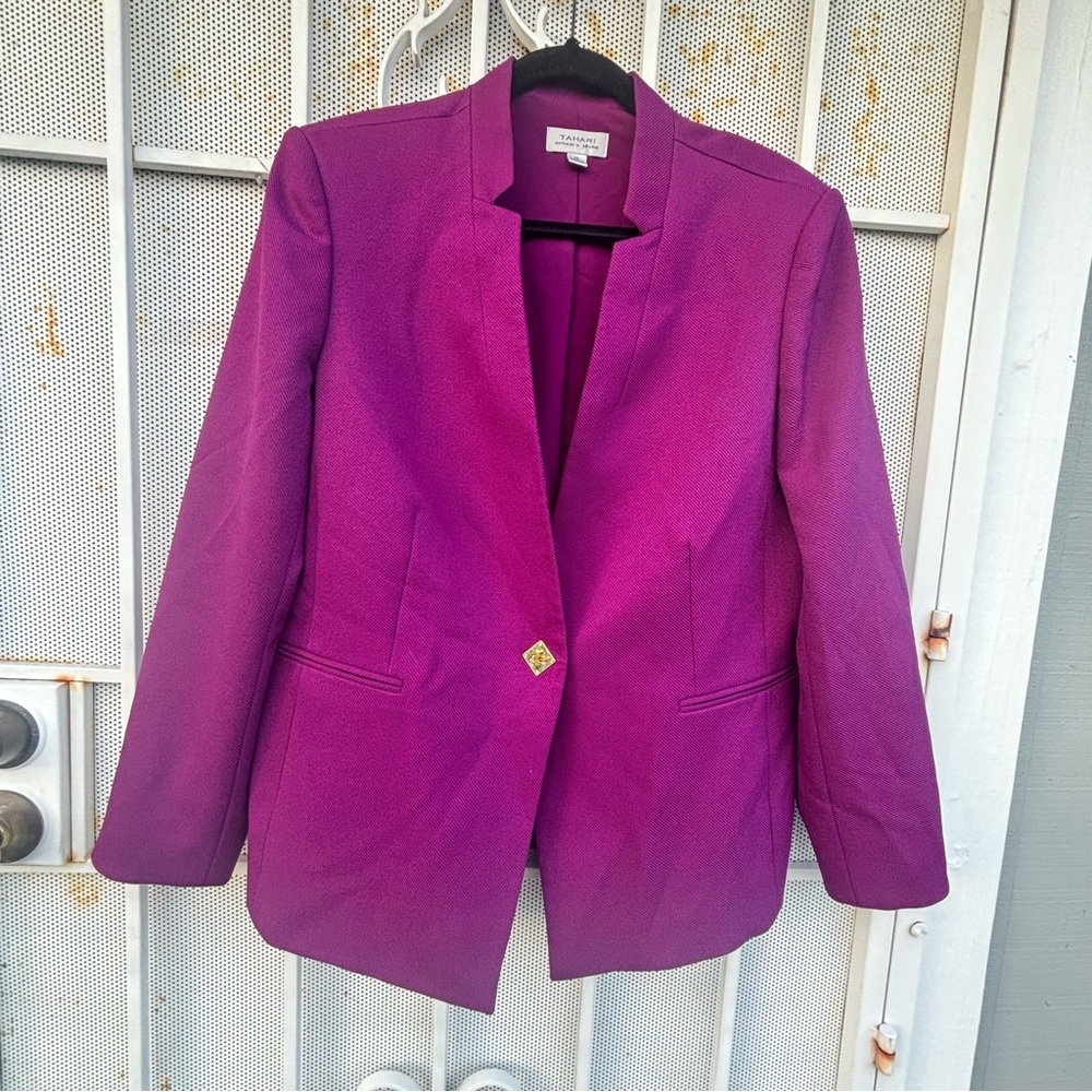 Tahari women Arthur Levine 16 lined blazer long sleeve metal twist close Fuchsia